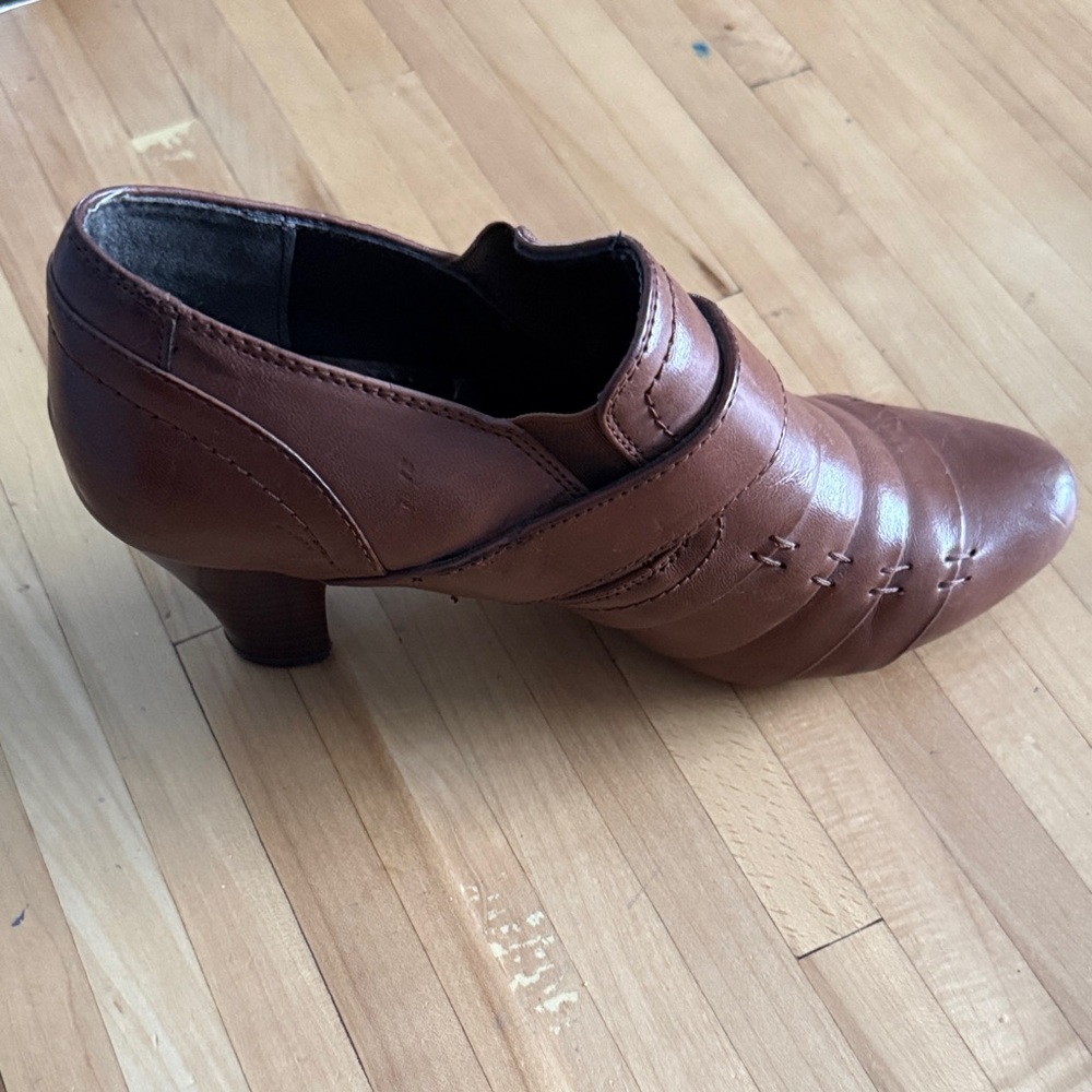Elegant Brown Women's Heels